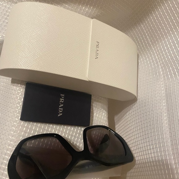 ** SOLD ** PR 16RS HERITAGE PRADA SUNGLASSES - Picture 6 of 6